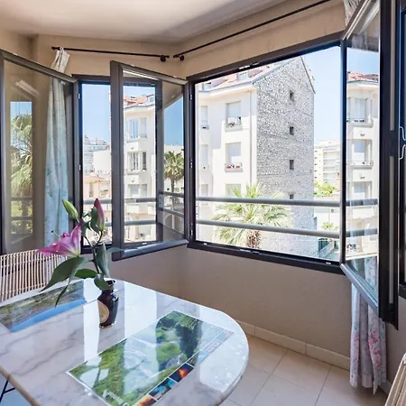 Beau Veranda A Deux Pas De La - Parking Inclus Juan-les-Pins