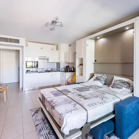 Beau Véranda à Deux Pas De La - Parking Inclus Juan-les-Pins