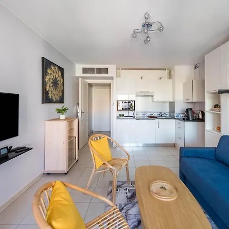 Beau Véranda à Deux Pas De La - Parking Inclus *