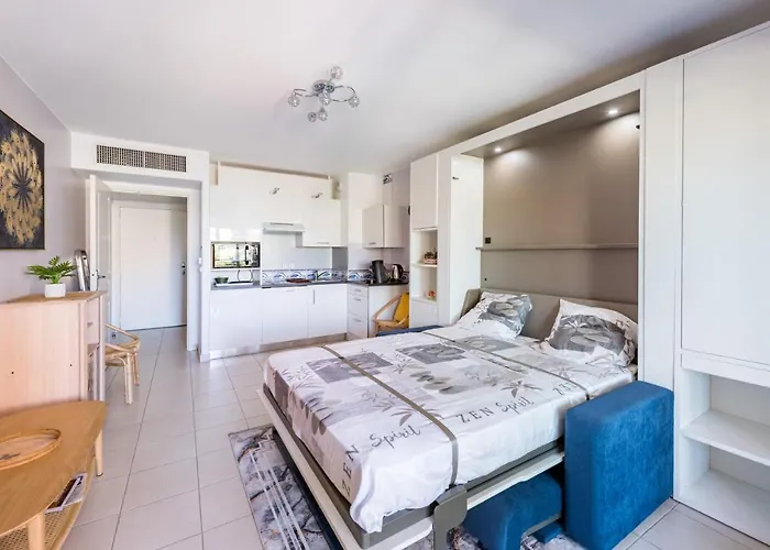 Beau Véranda à Deux Pas De La - Parking Inclus Juan-les-Pins