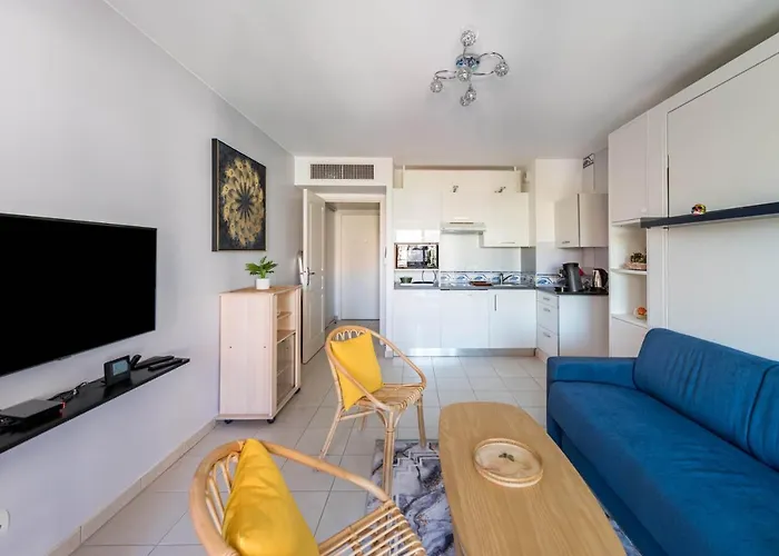 Beau Véranda à Deux Pas De La - Parking Inclus *